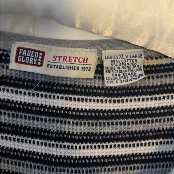 VINTAGE 90s Faded Glory Striped Long Sleeve Ribbed Knit Cropped Boxy V-Neck Top - Picture 4 of 8